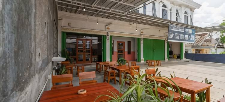 红多兹酒店-近楠榜沙武莱大学(RedDoorz Plus Near Universitas Saburai Lampung)图片