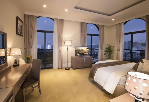 MerPerle Crystal PalaceHotel Overview