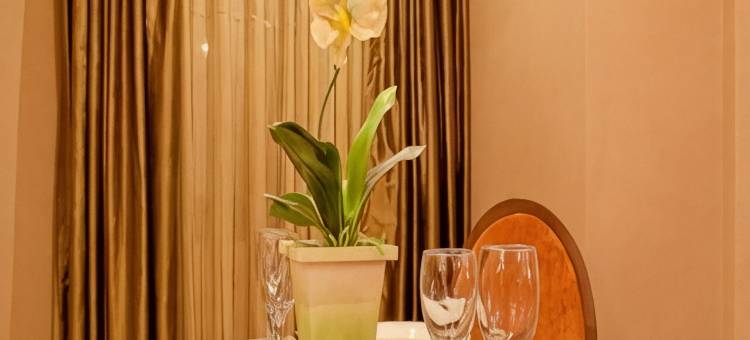 皇家花园奥扎米斯城市酒店(Royal Garden Hotel)图片