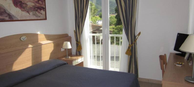 斯梅拉尔多别墅酒店(Hotel Villa Smeraldo)图片