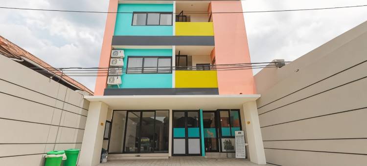 泗水三叶草艾斯桑斯酒店(Sans Hotel Clover Ace Surabaya by RedDoorz)图片