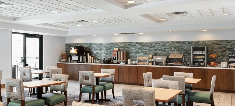 奥马哈机场市中心拉昆塔温德姆套房酒店(La Quinta Inn & Suites by Wyndham Omaha Airport Downtown)图片
