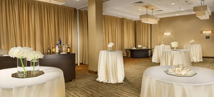 斯特林杜勒斯机场希尔顿逸林酒店(DoubleTree by Hilton Dulles Airport - Sterling)图片