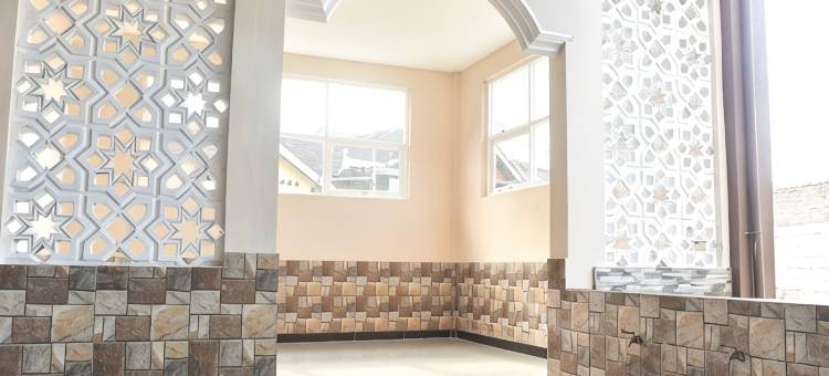 巴图夜晚美丽附近伊斯兰瑞德多兹酒店(RedDoorz Syariah Near Batu Night Spectacular)图片