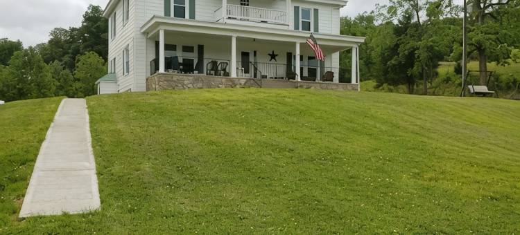 乡村可直达溪流的南北战争前历史原木农舍(Historic Pre-Civil War Log Farmhouse in the Country with Creek access.)图片