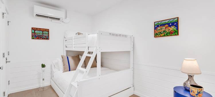 霍姆斯海滩现代度假屋. 网球和海滩，无楼梯(Modern Holmes Beach Retreat. No Stairs, Near Tennis & Beach)图片