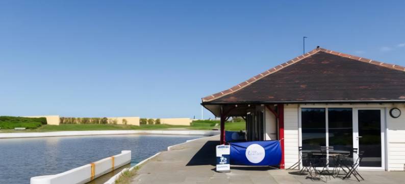 湖边(The Lakeside)图片