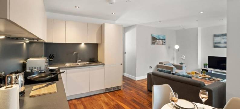 城市中心令人惊叹的阳台视野公寓(Spectacular Apartment Balcony View in City Centre)图片