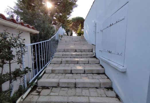 Villa PimpinoHotel Overview