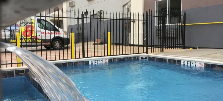 贝德福德DFW机场西速8酒店(Super 8 by Wyndham Bedford DFW Airport West)图片