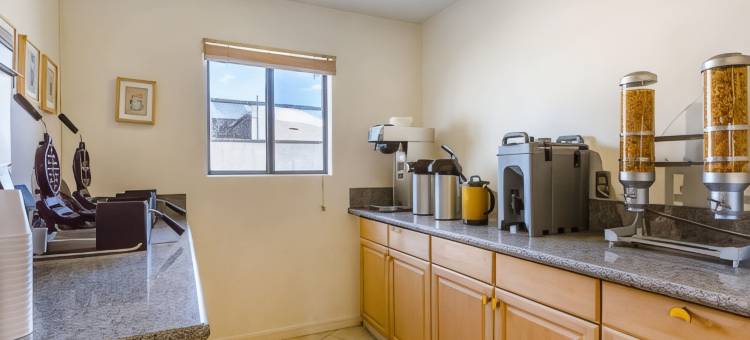 魔山地区罗德威旅馆(Rodeway Inn Magic Mountain Area)图片