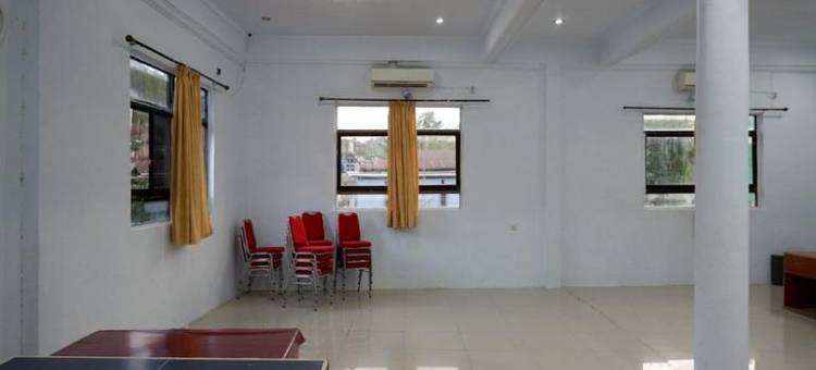 红多兹@布拉沃潘泰卡玛利巴务巴务酒店(RedDoorz @ Hotel Bravo Pantai Kamali Bau Bau)图片