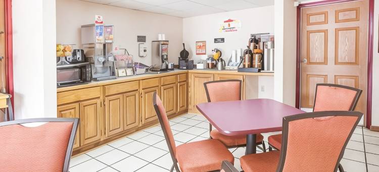 柯林顿温德姆速 8 酒店(Super 8 by Wyndham Clinton)图片