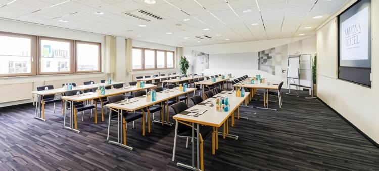 西南公园诺威纳酒店(Novina Hotel Suedwestpark Nuernberg)图片