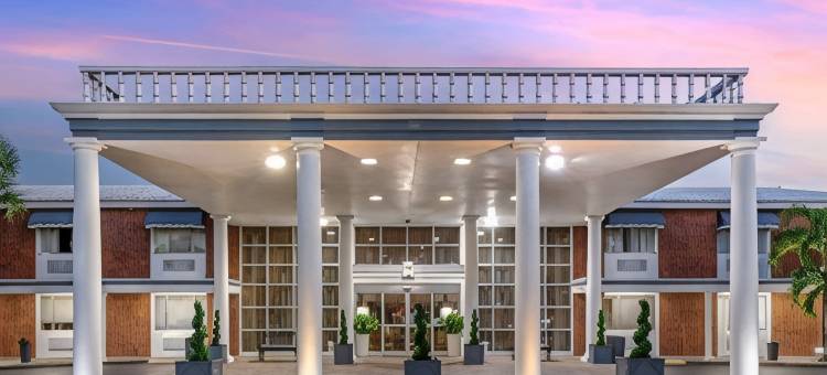 棕榈滩湖群贝斯特韦斯特酒店(Best Western Palm Beach Lakes)图片