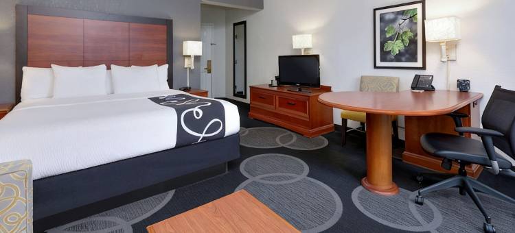 北达拉斯中心拉昆塔温德姆套房酒店(La Quinta Inn & Suites by Wyndham Dallas North Central)图片