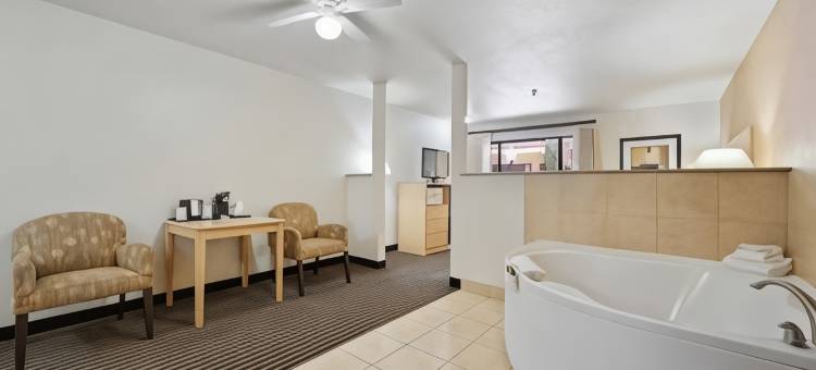 曼狄卡贝斯特韦斯特优质行政套房酒店(Best Western Plus Executive Inn  Suites)图片