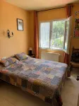 Beautiful house surrounded by an idyllic garden with salt water pool. - 泳池
