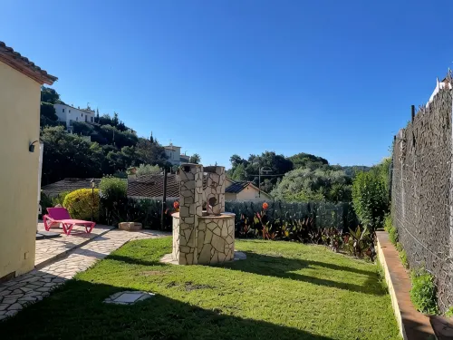 Beautiful house surrounded by an idyllic garden with salt water pool. - 泳池