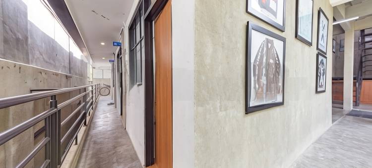 万塔丽文万隆红帕特纳(Manta Living Bandung RedPartner)图片