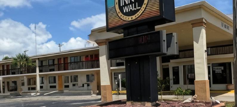 洞穴旅馆 - 福特沃尔顿海滩 - 日落广场 - 附近的海滩和赫尔伯特(Hole Inn the Wall Hotel - Fort Walton Beach - Sunset Plaza - Nearby Beaches & Hurlburt)图片