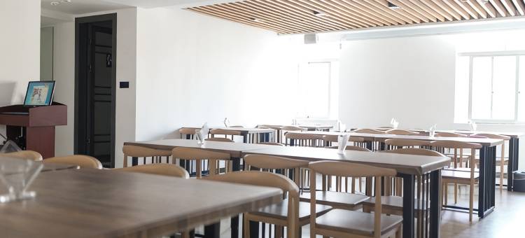 越家酒店(信丰火车站民政局店)图片