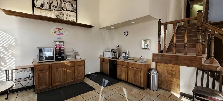 穆尔城温德姆速8酒店(Super 8 by Wyndham City of Moore)图片