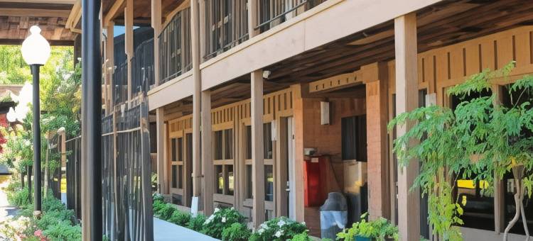 布罗肯鲍查尔斯韦斯利汽车旅馆(Charles Wesley Motor Lodge Downtown Broken Bow- Hochatown)图片
