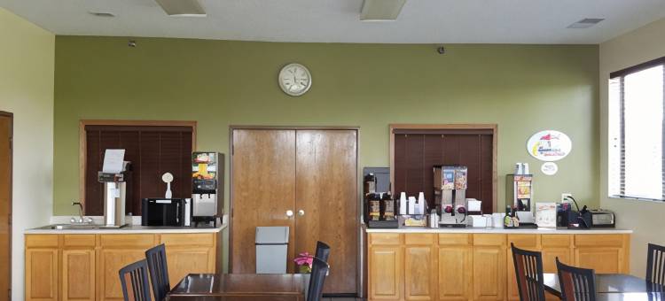 迪卡尔布温德姆速8酒店(Super 8 by Wyndham DeKalb IL)图片