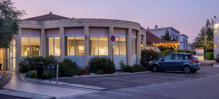 基里亚德酒店-里昂东部布隆欧洲博览馆小屋(Kyriad Lyon Est - Bron Eurexpo le Cottage)图片