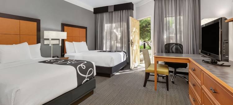 达拉斯艾迪生广场拉昆塔温德姆套房酒店(La Quinta Inn & Suites by Wyndham Dallas - Addison Galleria)图片