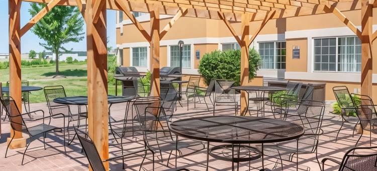 20 号公路迪比克主流套房(MainStay Suites Dubuque at Hwy 20)图片