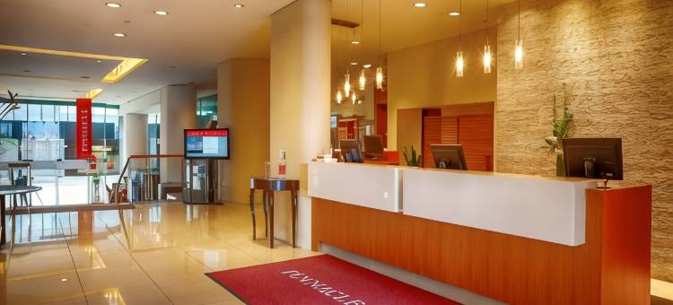 顶峰温哥华港湾滨水酒店(Pinnacle Hotel Vancouver Harbourfront)图片