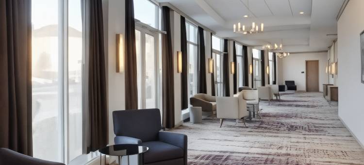 芝加哥中途机场希尔顿逸林酒店(Doubletree by Hilton Chicago Midway Airport)图片