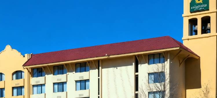 西雅图锡塔克机场拉昆塔温德姆套房酒店(La Quinta Inn & Suites by Wyndham Seattle Sea-Tac Airport)图片