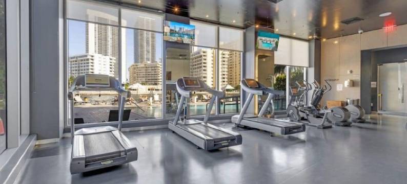 壮观阳台靠近海滩健身房泳池(Spectacular Balcony Plus Near Beach, Gym, Pool)图片