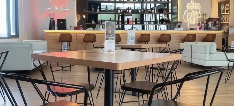 图邦弗朗特一号国王酒店(Front One Premier King Hotel)图片