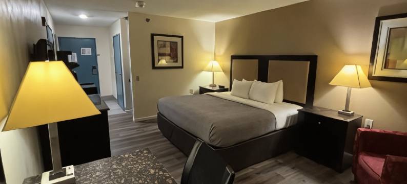 靠近日内瓦湖的伍德斯托克品质酒店旅店和套房(Quality Inn & Suites Woodstock Near Lake Geneva)图片