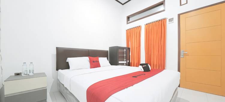 红多兹伊斯兰酒店-近外南梦罗克西购物中心2号(RedDoorz Syariah Near Mall Roxy Banyuwangi 2)图片