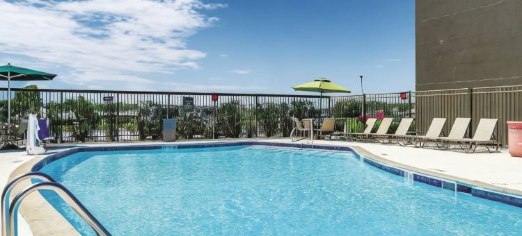 沃威克普罗维登斯机场拉昆塔温德姆套房酒店(La Quinta Inn & Suites by Wyndham Warwick Providence Airport)图片