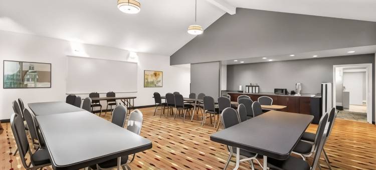 韦恩堡豪华贝斯特韦斯特酒店(Best Western Luxbury Inn Fort Wayne)图片
