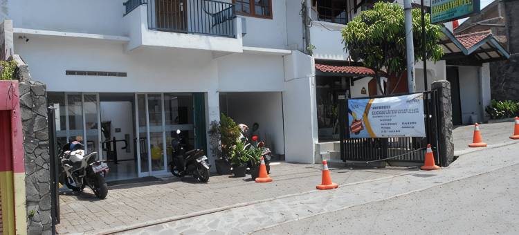 鲁玛伊斯兰及科兰雷南布根维尔旅馆(Rumah Syariah & Kolam Renang Bugenville Guesthouse)图片