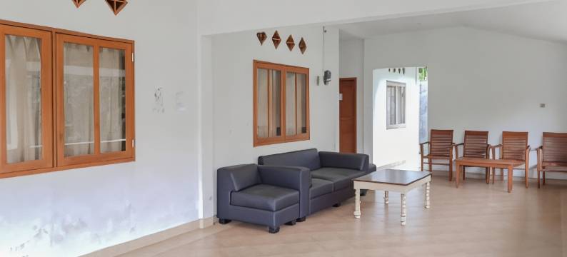 布米奇博莱德米特拉红门酒店-靠近帕穆利汉收费站(Bumi Ciboled Mitra RedDoorz Near Gerbang Tol Pamulihan)图片