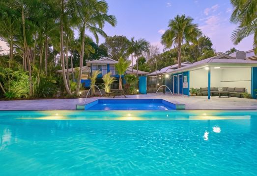 Flynns on Surf Beach Villas Hotel Overview