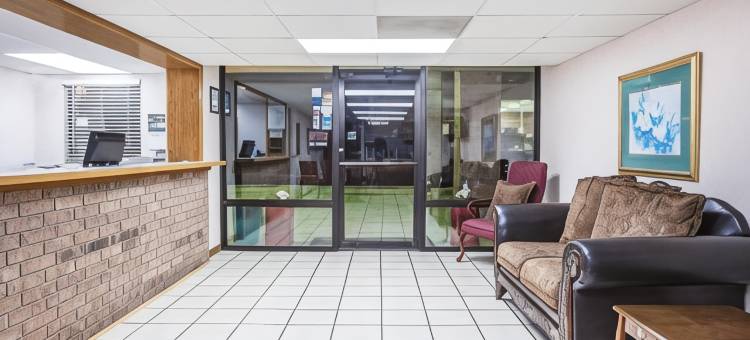 柯林顿温德姆速 8 酒店(Super 8 by Wyndham Clinton)图片