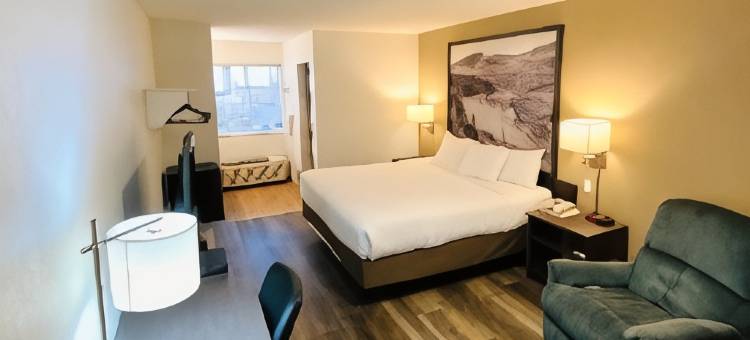 一百哩速8酒店(Super 8 by Wyndham 100 Mile House)图片