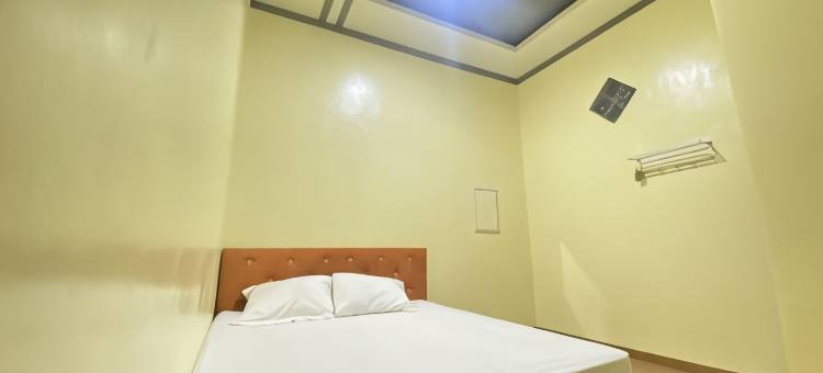 RN民宿-近竹子广场波勒瓦利-米特拉红门酒店(Homestay RN Near Taman Bambu Runcing Polewali Mitra RedDoorz)图片