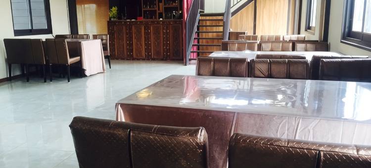 红原吉李隆央沁酒店图片