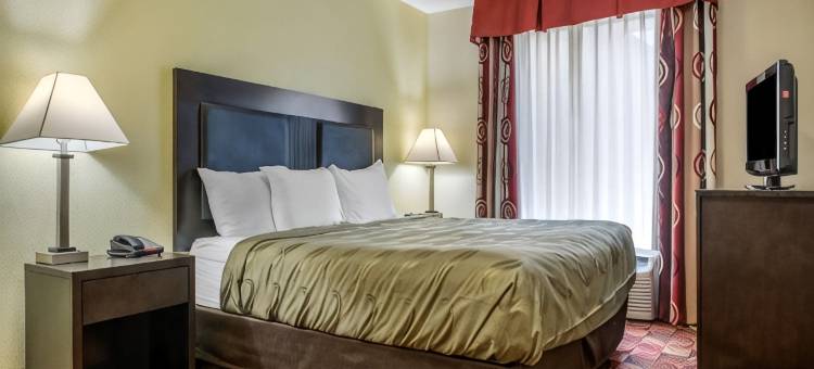布卢明顿品质酒店-近大学(Quality Inn Bloomington Near University)图片