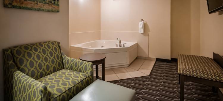 贝斯特韦斯特优质普拉斯亚德金谷套房酒店(Best Western Plus Yadkin Valley Inn  Suites)图片